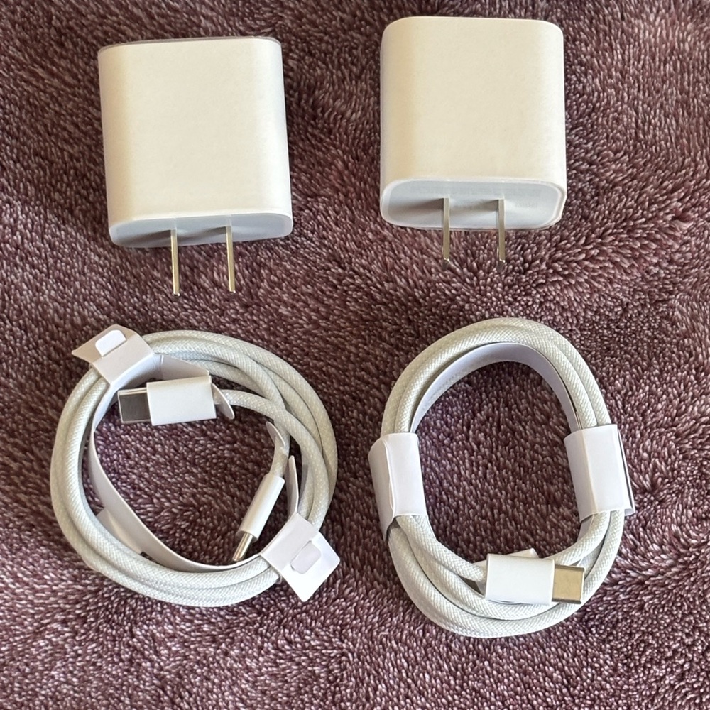 Two iPhone chargers type C - Picture 3 of 3